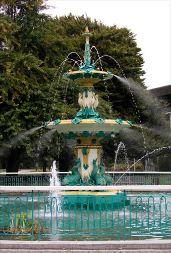 peacock fountain