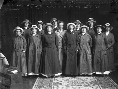 Ettie Annie Rout (centre, hatless) with her Volunteer Sisterhood, which includes Eileen Savell (front row, right)