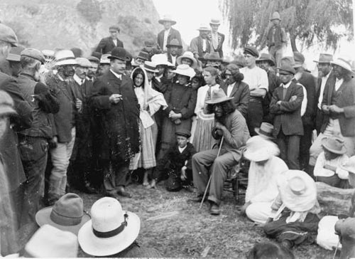 Rua Kēnana Hepetipa meeting with Joseph George Ward on the beach at Whakatāne, March 1908