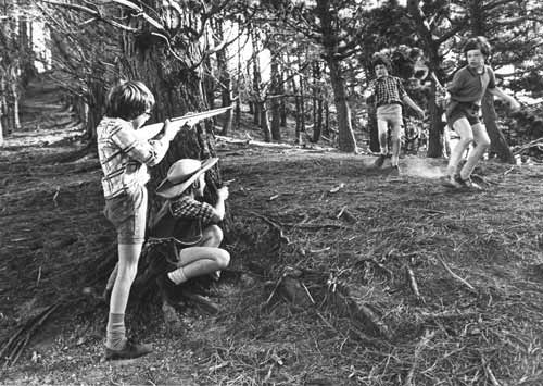 Gun games, 1976