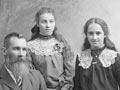 Widower and his daughters, early 1900s