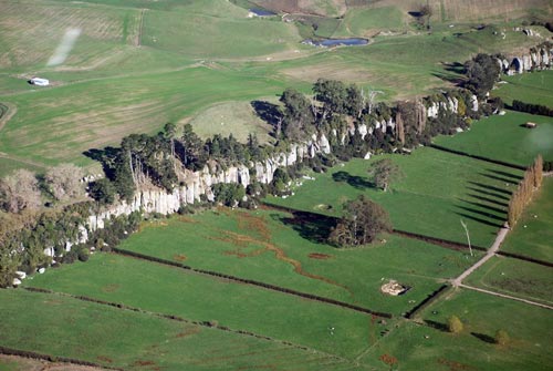 Hinuera cliffs