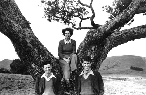 Edmund, Rex and June Hillary, 1946