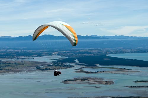 Paragliding over Waimea Inlet