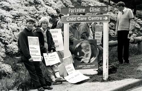 Anti-abortion protesters outside the Parkview Clinic, 1989