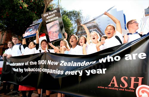 Students on World Smokefree Day, 2006