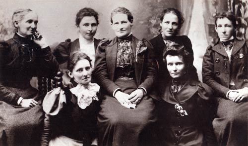 Women's clubs: Ranfurly Club committee, 1899