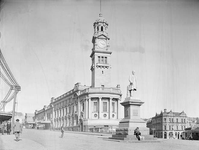 Sir George Grey statue, Auckland