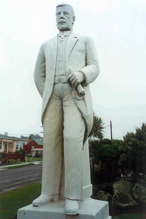 Statue of Joseph Ward, Bluff
