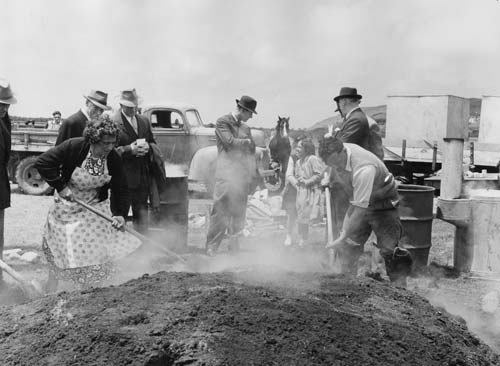 Royal visits: attending a hāngī, 1956