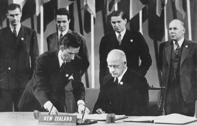 Peter Fraser signs the UN Charter, 1945