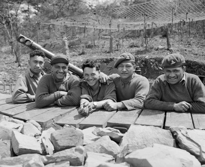 Māori gun crew in Korea, 1953