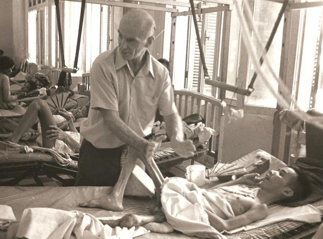Dr Jack Enwright with patient in Qui Nhon hospital