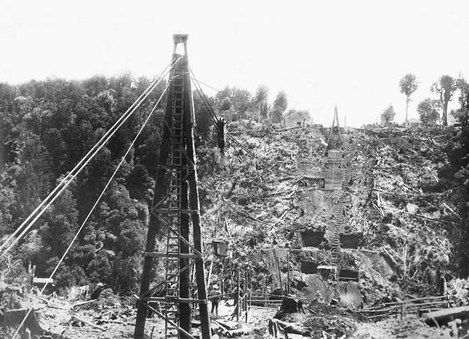 North Island main trunk line: building the Makatote viaduct, 1906