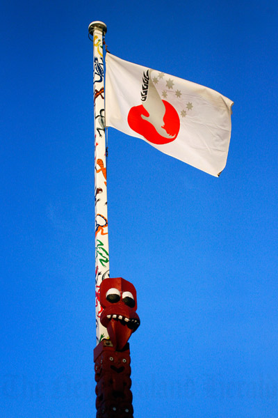 Kīngitanga flags: the flag of Te Arikinui Dame Te Atairangikaahu