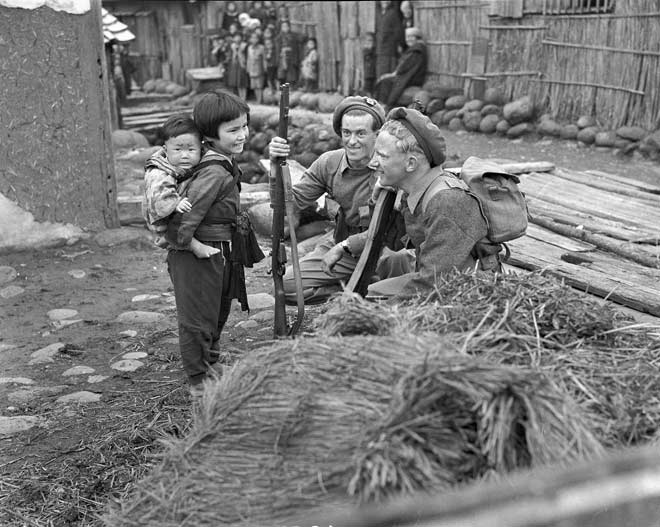 Jayforce soldiers with Japanese children, Mishima Island, Japan