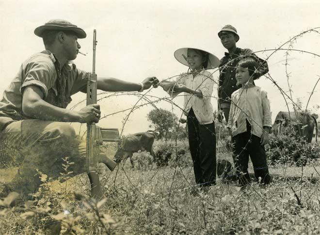 New Zealand soldier with Vietnamese children, 1969
