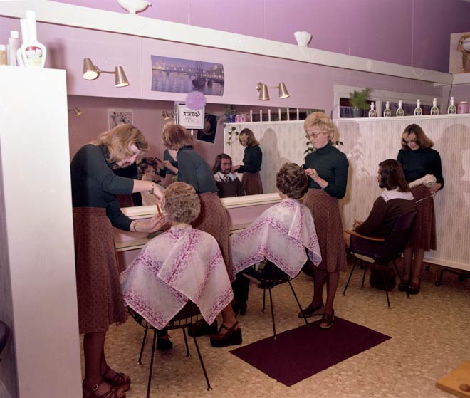 Women's hairdresser