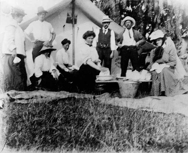Katherine Mansfield and party, Urewera, 1907