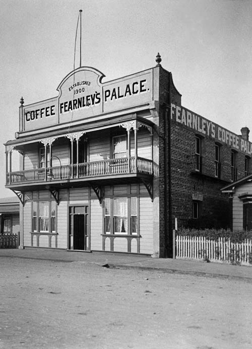 Fearnley's Coffee Palace, Palmerston North, early 1900s