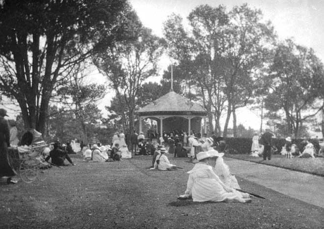 Sunday concert, 1919