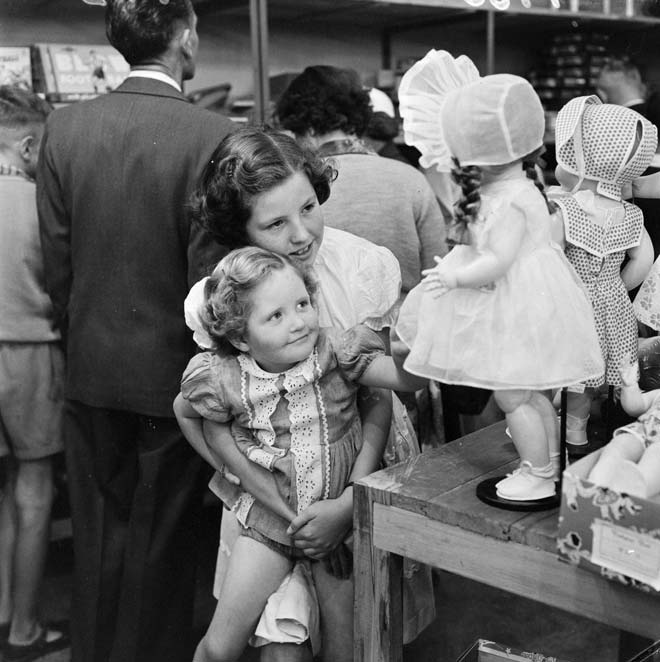 Christmas shopping, 1956