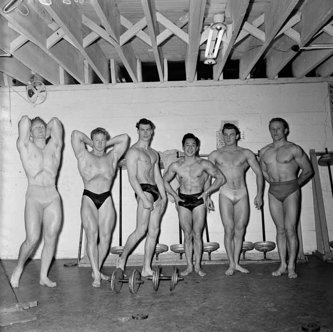 Bodybuilding weightlifters, 1955
