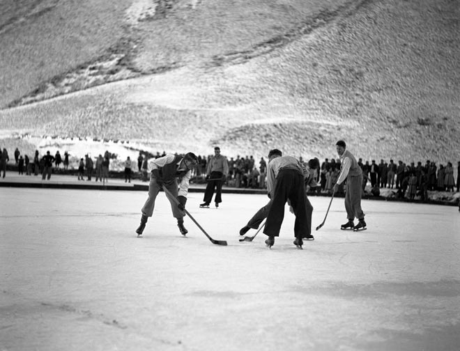 Ice hockey game, 1949