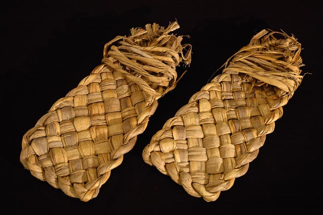 Pāraerae – flax sandals 