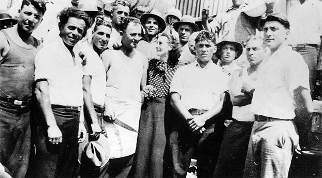 Jean Devanny with striking workers in Australia, 1935