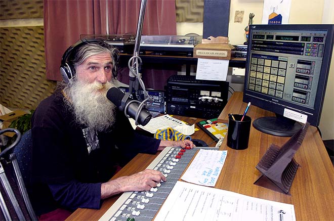 Stuey 'Wolfman' Mitchell at Dunedin's Toroa Radio, 2008