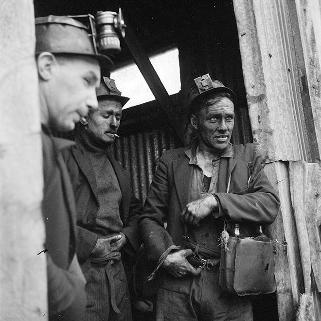 Coal miners photographed by John Pascoe, 1945