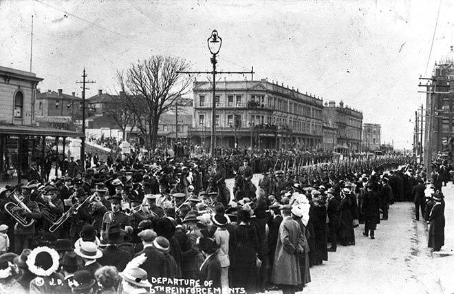 Farewell parade for the 6th Reinforcements, Wellington, 1915