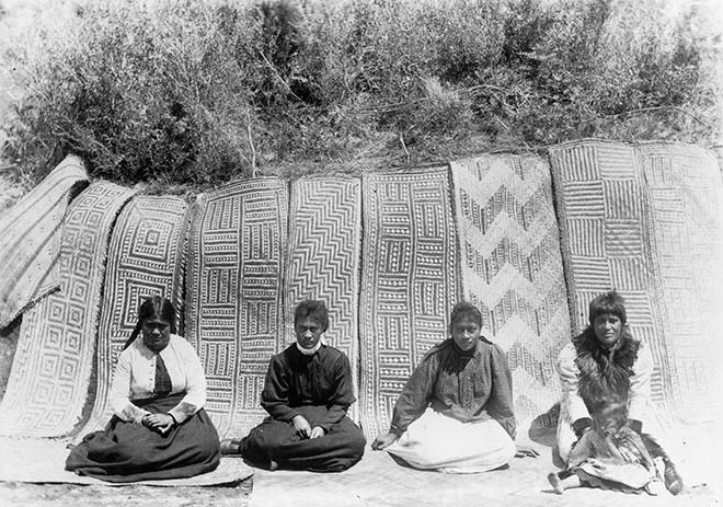 Te Arawa mat weavers, late 1890s
