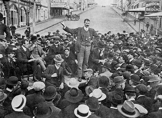 Bob Semple addressing strikers in Auckland