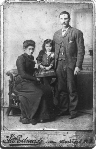 Whaler Herbert Francis Cook, his wife Ellen and daughter Bessie, 1890s