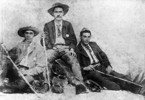 Timutimu Tāwhai (left), Rēweti Tūhorouta Kōhere (centre), and Māui Wiremu Piti Naera Pōmare (right)