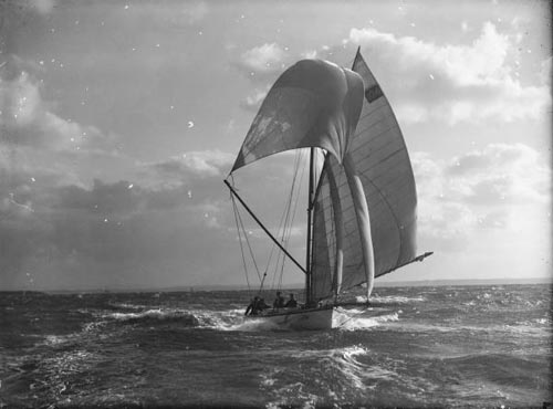 The Celox, a mullet boat built by Archibald Logan and his brothers Robert and John, sailing on the Waitemata Harbour in 1914