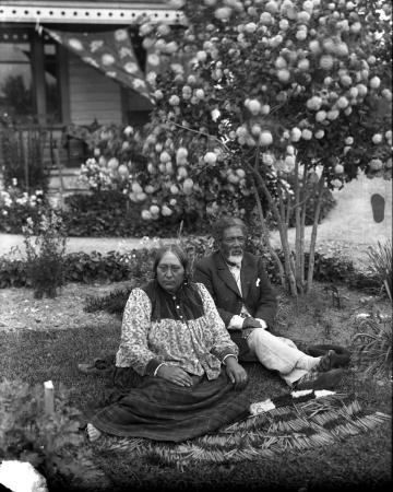 Hāmuera Tamahau Mahupuku and his wife, Āreta