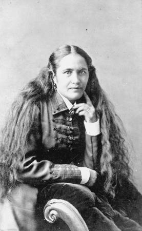 Hūria Mātenga, photographed at Nelson some time between 1872 and 1885