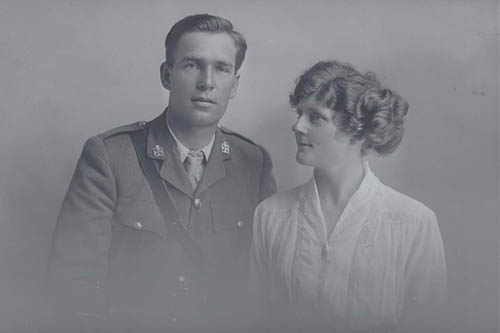 Leslie Bourneman Neale with a woman (probably his wife Mary), 1917