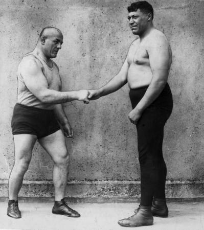 Wrestlers Īhakara Te Tuku Robin (right) and Stanislaus Zbyszko