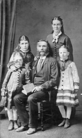 Thomas Scott and his granddaughters, photographed in the 1880s