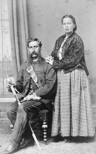 Te Keepa Te Rangihiwinui (Major Kemp) with his wife (probably his third wife, Te Mata Kaihoe)