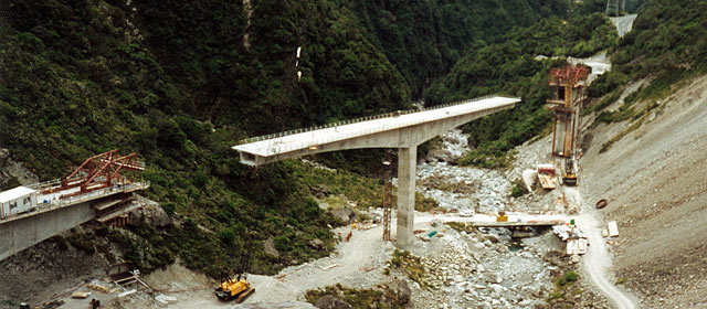 Building the viaduct over Ōtira gorge