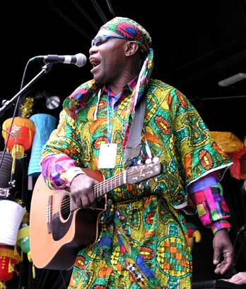 Congolese musician Sam Manzanza, Wellington, 2003