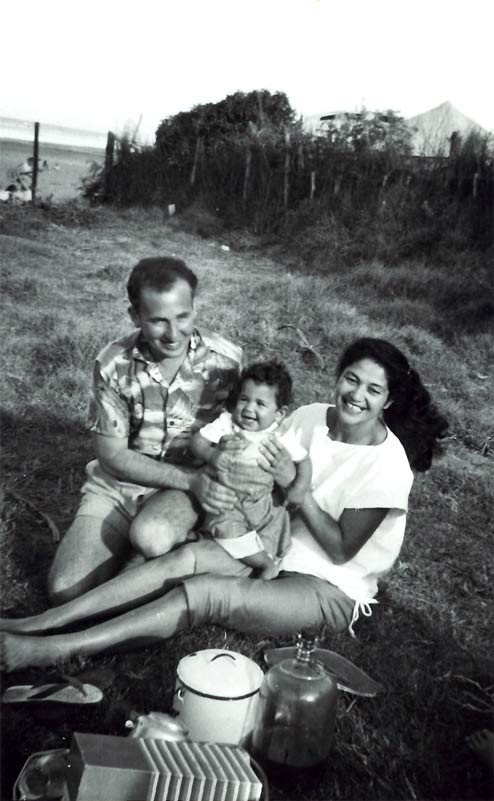 Mira Szászy and family
