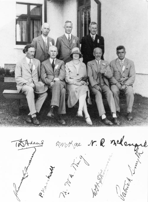 A gathering of teachers and scholars at a New Zealand Teachers' Summer School, New Plymouth, 1930