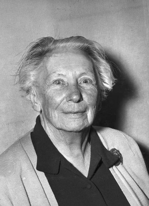 Estelle Girda Beere, 1958