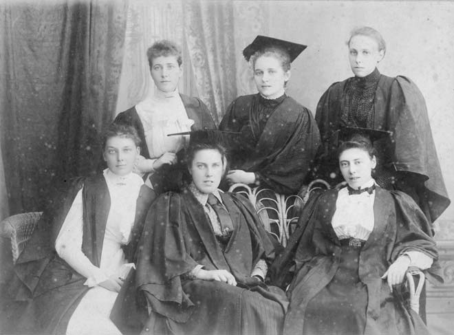 Agnes Bennett (seated, centre) with other Australian women undergraduates, early 1890s